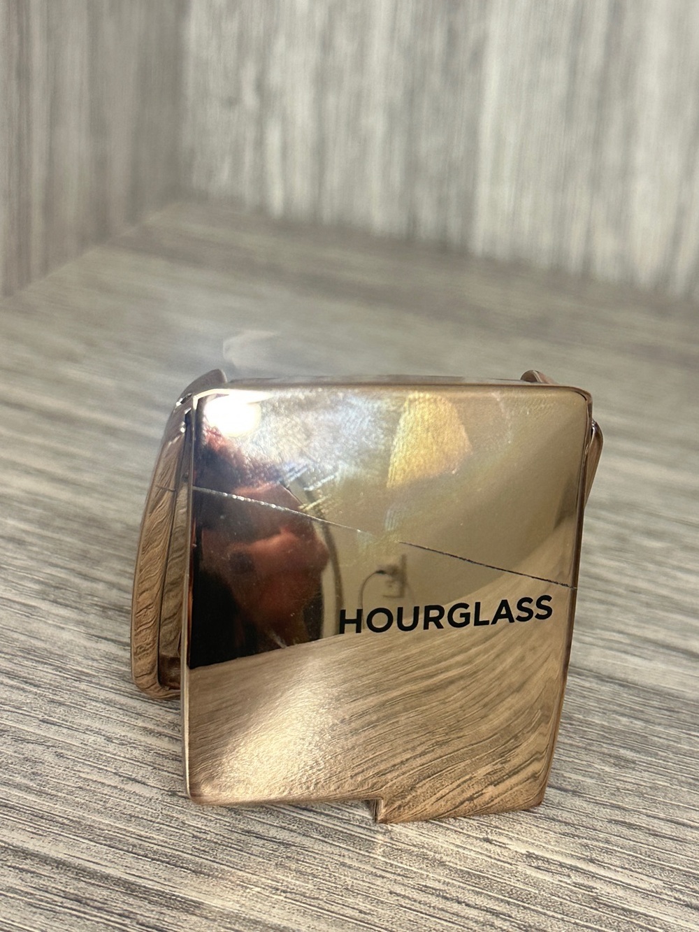 Hourglass Ambient Lighting Bronzer- Diffused Bronze Light Travel Size - Picture 4 of 4